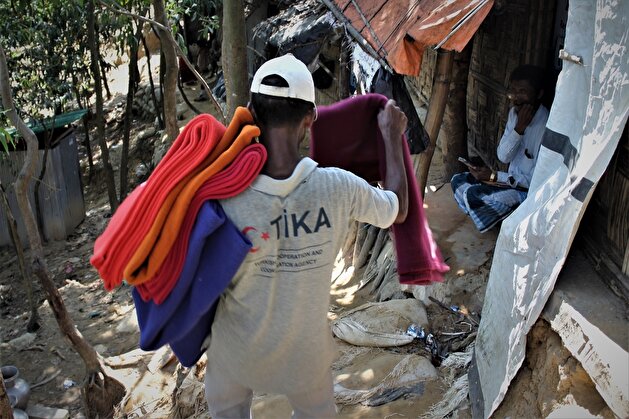 Turkey hands out winter aid to Rohingya in Bangladesh