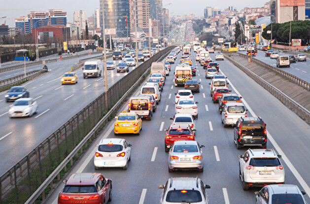 Car horns resound, streets fill as Istanbul goes back to normal after weekend curfew