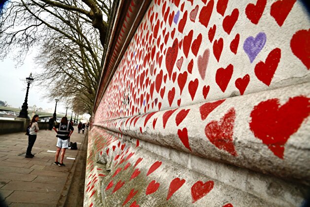 National Covid Memorial Wall in London honors pandemic victims