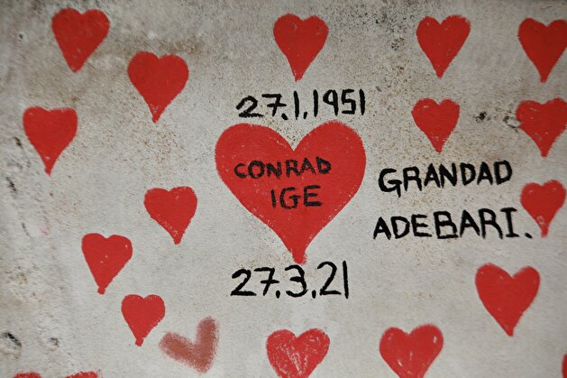 National Covid Memorial Wall in London honors pandemic victims