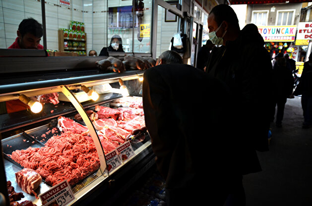 Turks rush to complete Ramadan shopping at historic market