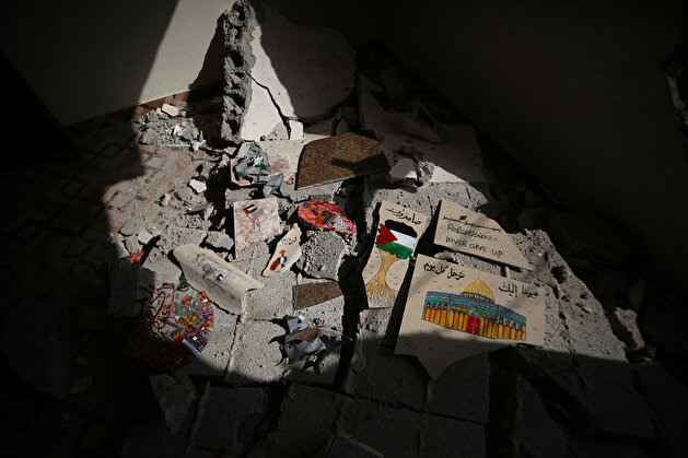"سجى".. فنانة فلسطينية تحول أنقاض منزلها للوحات فنية