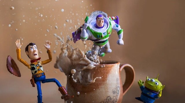 Oyuncak Hikayesi karakterlerinden oluşturulmuş gerçek zamanlı hikayeler