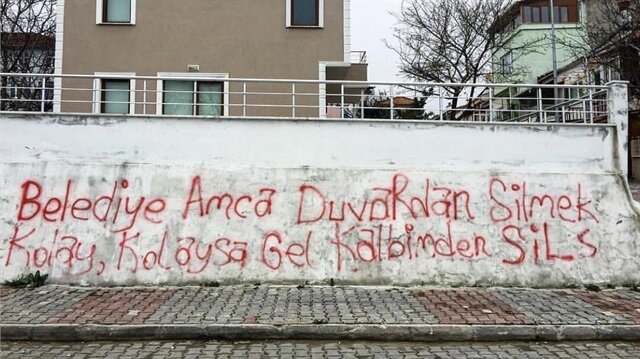 Duvar yazısı.