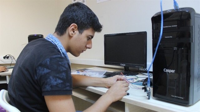Siverekli öğrencilerden yapay zeka hamlesi: Sesle hareket eden robot! 
