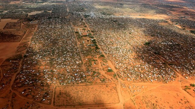 Kenya'daki Dadaab mülteci kampı bölgesi, 5 mülteci kampının birleşimiyle oluşmuş bir alan.