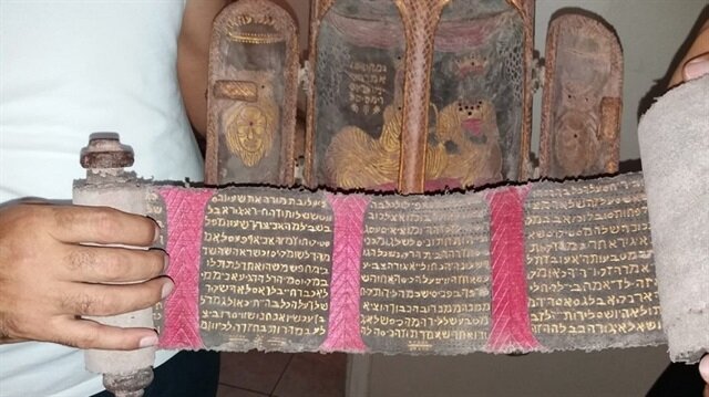 Deri kaplamalı, üzerinde yakut ve zümrütler bulunan ahşap kutu ele geçirildi.