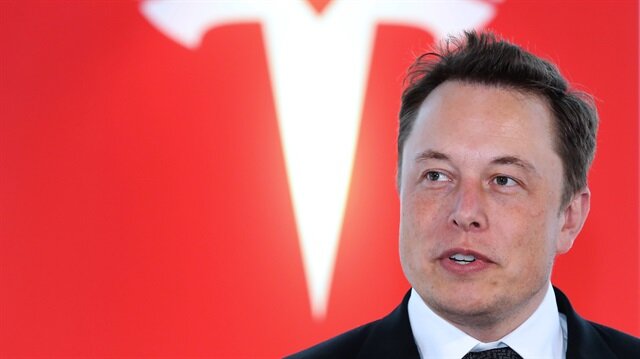 Elon Musk, Tesla hakkındaki açıklamaların tamamında 'tek yetkili' olarak yer alıyor.