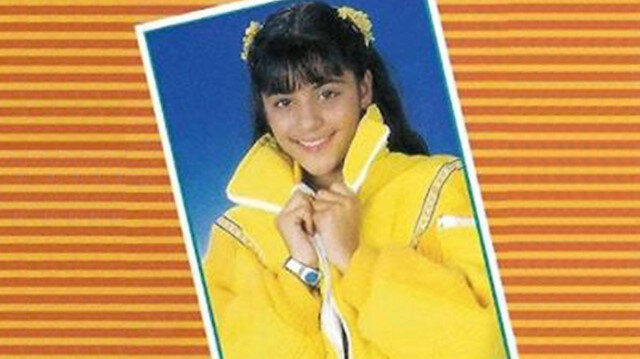 Müzik hayatına Neşecik olarak başlayan şarkıcı Zara