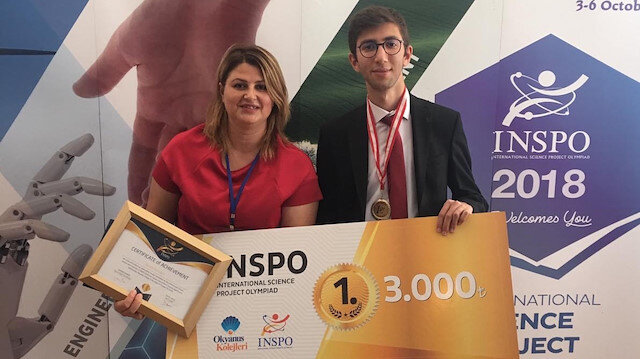 Tashimasu'yla ödül kazanan Ahmet Akif Kaya, objektiflere poz vermeyi de ihmal etmedi. 