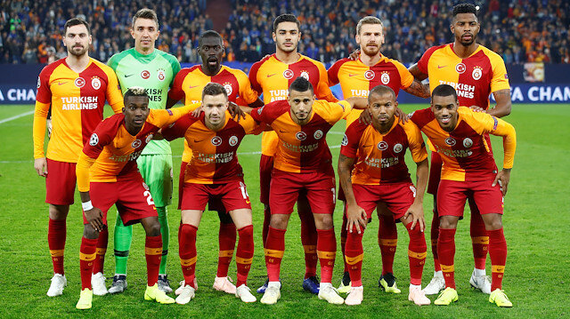 Galatasaray, Schalke 04 maçı öncesinde takım fotoğrafı çektiyor.