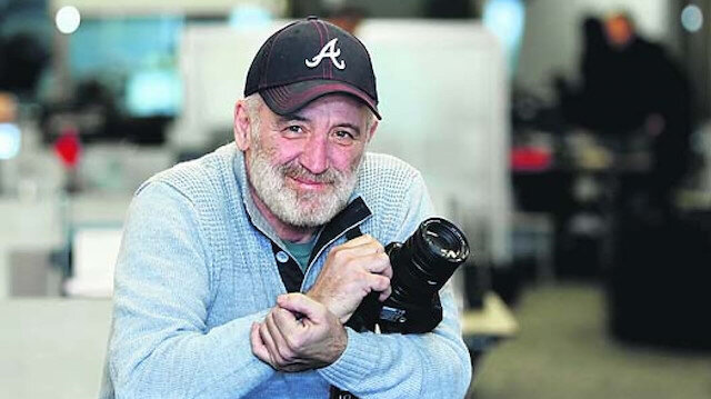 Usta Gazeteci Savaş Ay, gırtlak kanserine yenilerek 59 yaşında vefat etti.