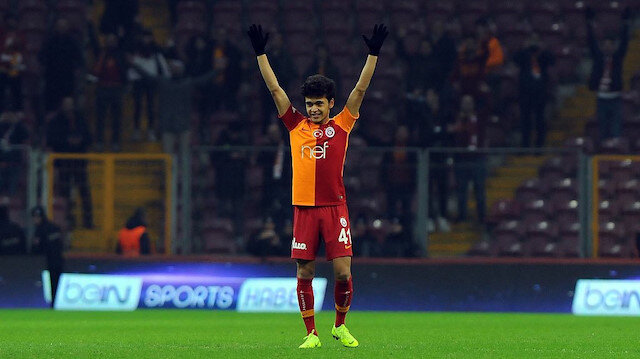 Mustafa Kapı maçın ardından taraftarlara üçlü çektirdi.