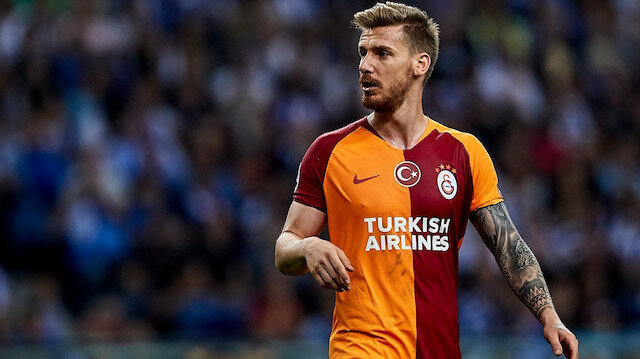 Serdar Aziz sakatlığı nedeniyle oynamadığı maç sonrası tatile gittiği için teknik direktör Fatih Terim ile arası açılmıştı.
