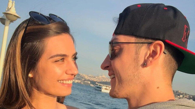 Amine Gülşe ve Mesut Özil.