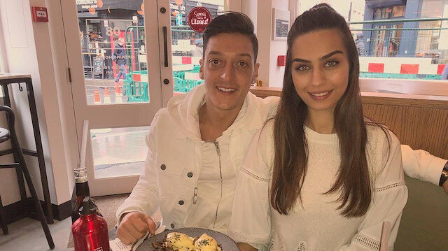 Mesut Özil ve Amine Gülşe. 