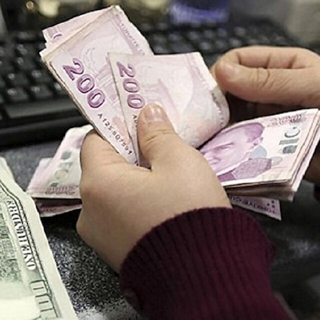 تعرّف على أسعار صرف الليرة التركية والسورية مقابل العملات الأجنبية