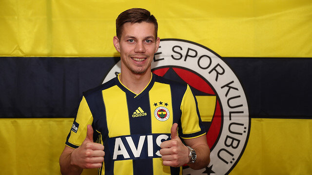 Miha Zajc yeni formasıyla ilk pozunu böyle verdi.