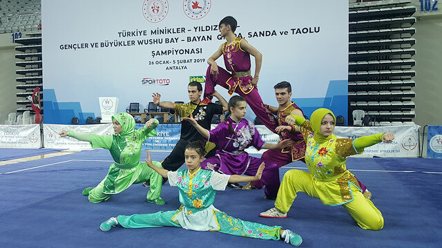 Şampiyonanın ilk üç gününde minikler ve yıldızlar, sonraki üç günde ise gençler minderde boy gösterdi. Turnuvanın son dört gününde ise bay ve bayan kategorilerinden sporcular kozlarını paylaşacak. 