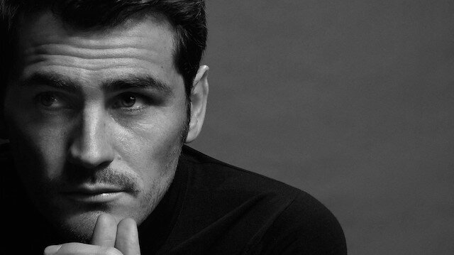 Iker Casillas ünlü moda dergisinin çekimlerinde poz veriyor.