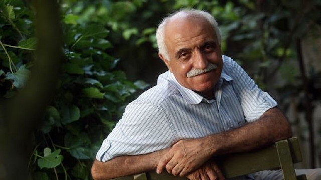 ​Cahit Koytak: Hayatta hiçbir çaba, hiçbir faaliyet, hiçbir eylem, ne bir kazanılan para ne şöhret; hiçbiri dostluğun yerini tutamaz. 