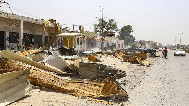 Libya'nın başkenti Trablus'un güneyinde Hafter güçleri tarafından gerçekleştirilen hava saldırısı sonrası.