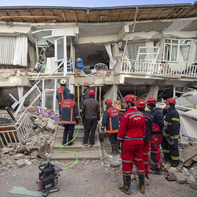 Οι οργανώσεις της Τουρκίας δανείζουν το χέρι μετά από ισχυρό σεισμό