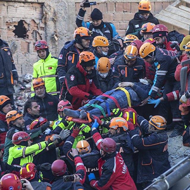 Ο σεισμός στην Τουρκία σκοτώνει τουλάχιστον 22, οι διασώστες σκάβουν για τους επιζώντες