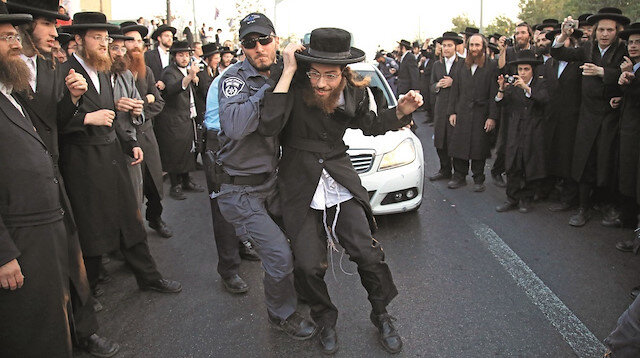 Bilin bakalım, Yahudi inancının kalbi olarak kabul edilen Kudüs’teki  dindar Yahudi Mahallesi ‘Mea Shearim’  laik Yahudilere mi komşudur, yoksa Araplara mı?