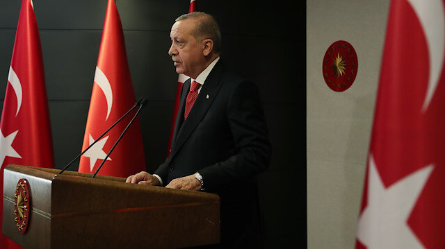 Cumhurbaşkanı Erdoğan açıklamalarda bulunurken