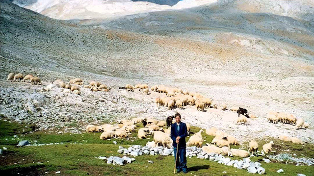 O da “bir çoban parçası” olduğunu bilmeli, hem kaderine hem de başkalarına boyun eğmelidir.