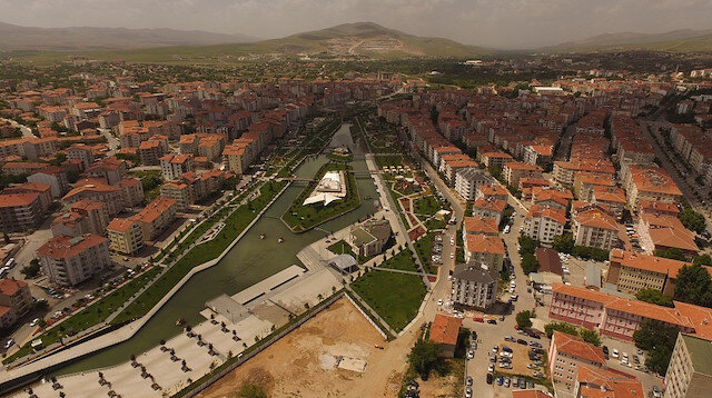 Kırşehir, Kırşehir ilinin merkezidir. 