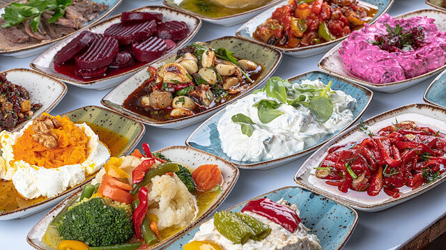 Ege mutfağına ait birbirinden nefis mezeler
