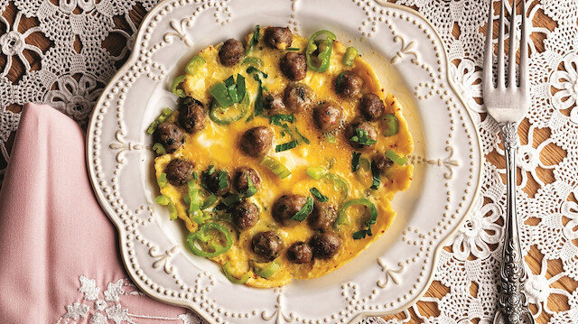 Köfteli Omlet