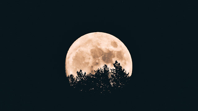 Gece, görünmez sandıklarımızın renginin, asıl rengine dönüştüğü yerdir.