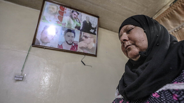 Fatıma Duriye ve rejim saldırılarında kaybettiği 6 evladının resmi.