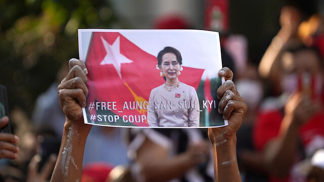 Myanmar'da 4 ay önce gerçekleşen askeri darbeden sonra ev hapsinde olan devrik Myanmar lideri Aung San Suu Çii.