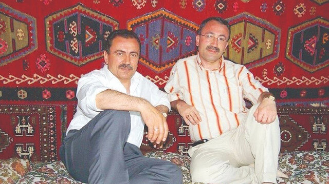 Arif Sağ’la daha önce bir anımız olmuştu. Kızılbağ’da lastiğimiz patlamış, onlar yardım etmişlerdi. Kendimi hatırlattım, “Bak sen bize yardım etmiştin, biz de senin hayatını kurtardık” dedim gülerek. “Ben bunu anlatacağım” dedi. “Arkamızdan konuşmayın yeter” dedim ben de. Tabi hiçbir yerde anlatmadı bunları. 20 yıl sonra bir gazeteci “sizi kim kurtardı” diye sorunca, “Bizi Büyük Birlik Partililer kurtardı” demiş. Diğerleri de hiçbir yerde anlatmadı. Ne sonradan arayıp teşekkür ettiler ne de anlattılar. Sanki düşmanlarıymışız gibi davrandılar.   