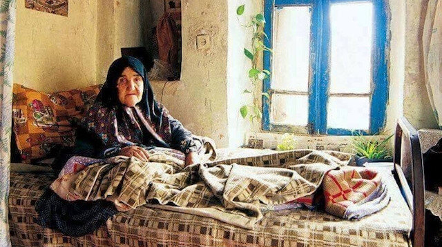 Gönlünün yarısı gitmişti ama onun teslimiyeti,  Rabbine bağlılığı daha da artmış,  Sündüz Hanım’ı herkesin  “Hacı Anne”si payesine taşımıştı.