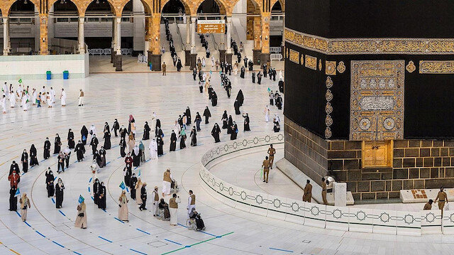 Suudi Arabistan'da, Kovid-19'la mücadele kapsamında iki yıldır süren kısıtlamalar sona eriyor.