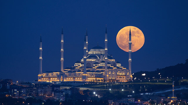 Kadir Gecesi camiler açık mı?