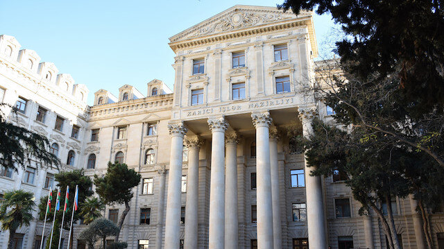 Azerbaycan Dışişleri Bakanlığı, Fransız Senatosunun &quot;yaptırım içeren önerge&quot;yi kabul etme kararını şiddetle reddederek bu kararın &quot;Azerbaycan ile Ermenistan arasındaki ilişkilerin normalleşme sürecini baltalamaya hizmet ettiğini&quot; bildirdi.