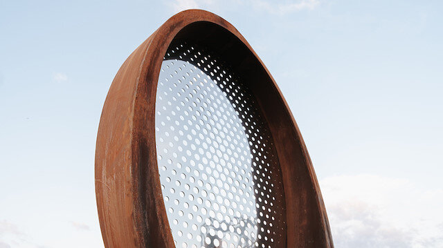 Kıyıya vuran portal, “The Gate”. 