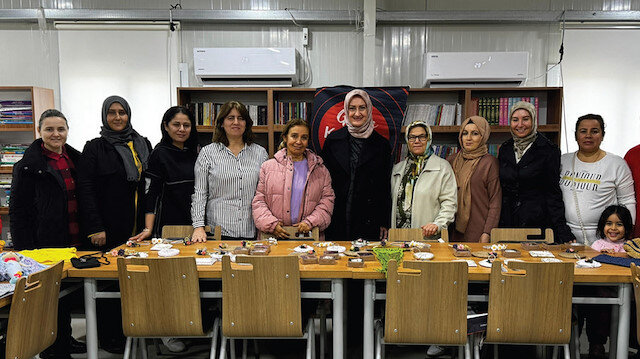 ​​Bazen birlikte susmak aynı anda pek çok şeyi konuşarak anlaşmaktır.