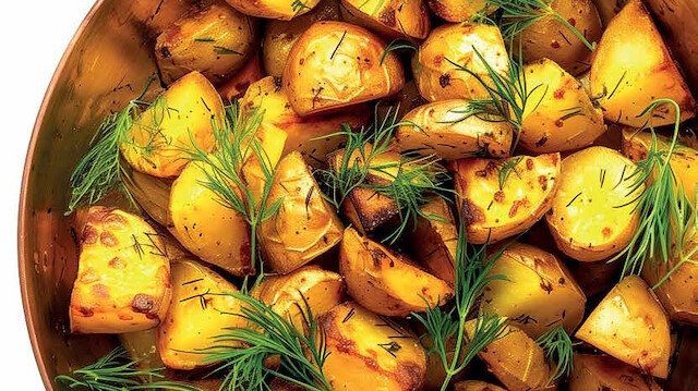 Zerdeçallı patates tava.