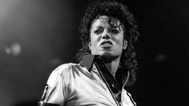 ​Michael Jackson’ın kirli sahne çorabı 8 bin dolara alıcı buldu