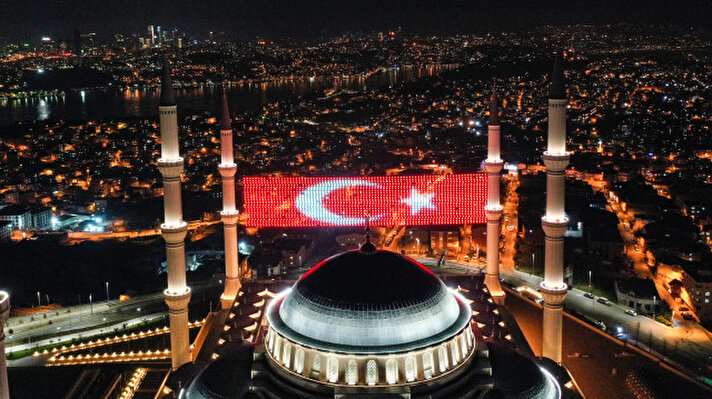 <p>Drone photos shows aerial views of a "mahya" (illuminated messages hung between two minarets), hung between the minarets of Istanbul's landmark Camlica Mosque.</p>