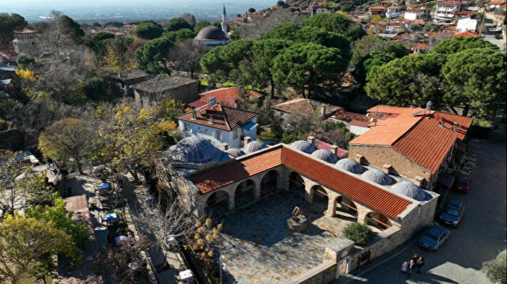 <p>Situé au milieu des bassins les plus fertiles de la région occidentale de la mer Égée en Türkiye, Birgi se caractérise par des rues pavées et ombragées, ainsi que des maisons traditionnelles datant du 12e siècle. @ AA</p>