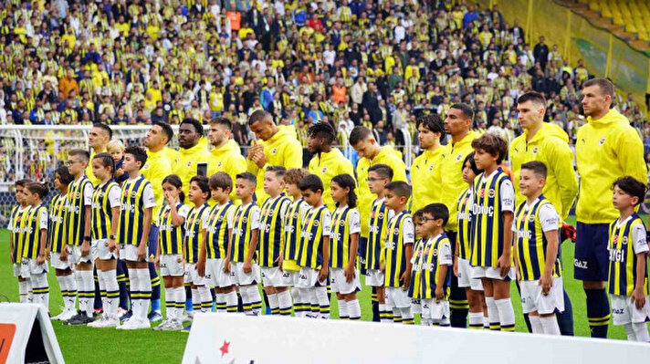 <p>Rizespor'u 5-0 yenen Fenerbahçe'nin maçtaki 11'i</p>