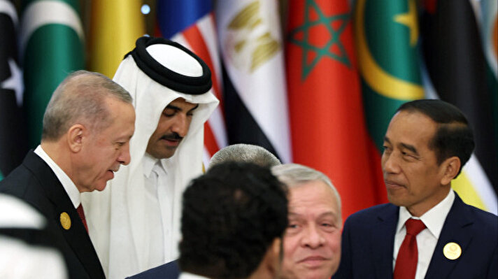 <p>Cumhurbaşkanı Recep Tayyip Erdoğan, İslam İşbirliği Teşkilatı ve Arap Ligi Olağanüstü Ortak Zirvesi'ne katılmak üzere özel uçak "TRK" ile Suudi Arabistan'ın başkenti Riyad'a geldi.</p>